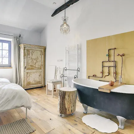 Magnificent With High-end Kitchen & Pool *