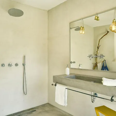 Magnificent With High-end Kitchen & Pool