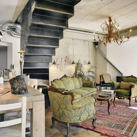 Magnificent With High-end Kitchen & Pool